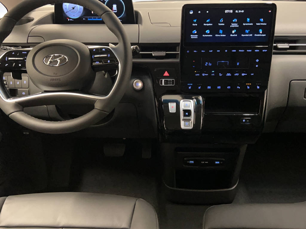 Cockpit-Hyundai Staria